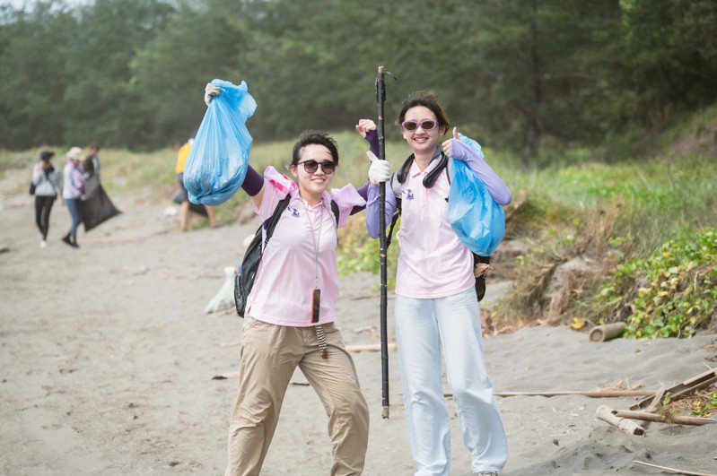 万海慈善在台南环岛净滩。图／天河基金会提供
