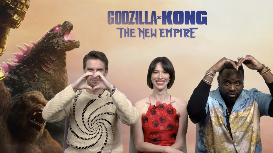 「哥吉拉與金剛：新帝國」主角丹史蒂文斯(左起)、蕾貝卡霍爾以及布萊恩泰瑞亨利對台灣粉絲比愛心。圖／華納兄弟提供