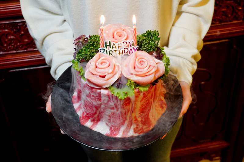 问鼎推出寿星生日礼「生日肉蛋糕」。图／马辣提供