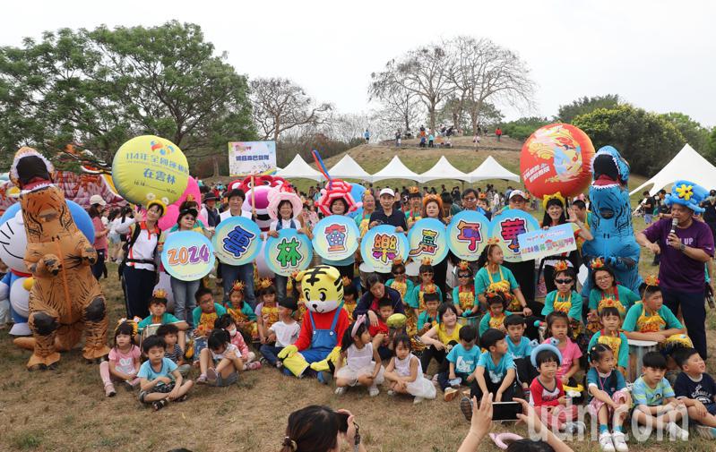 云林县府把农博公园变为游乐园开办儿童嘉年华，让大家共度欢乐儿童节。记者蔡维斌／摄影
