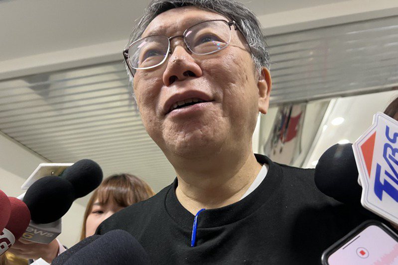 台北市前市長、民眾黨主席柯文哲昨赴北市議會參加「小草見面會」。記者鍾維軒／攝影