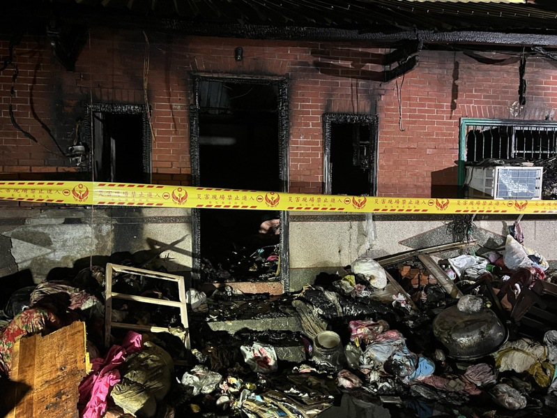 永靖乡中山路巷弄内一处砖房民宅发生火警，78岁老翁烧死在屋内，起火原因调查中。图／民众提供