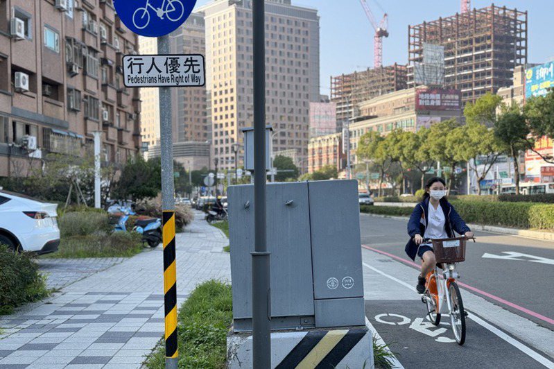 新竹縣竹北市目前僅有光明六路東一段（如圖）、興隆路河堤側設有自行車專用。記者黃羿馨／攝影