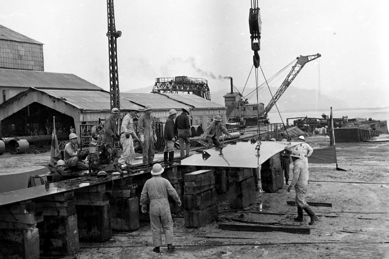 1960年4月2日，招商局輪船公司向殷台公司訂造的兩艘2500噸油輪在基隆和平島舉行龍骨安放典禮。圖／聯合報系資料照片