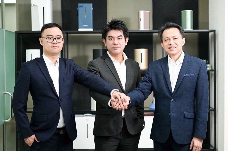 三位台大人的執著，全力投入發展氫產業！氫元公司董事長陳彥岑（中）、副總經理蘇璟斌（右）、行銷業務經理吳政原（左）。業者/提供