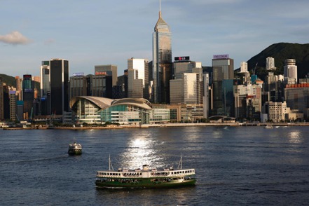 隨著更多資金從中國大陸湧入香港和新加坡，諾亞控股尋求將當地為富裕客戶理財的人手增加一倍。 路透
