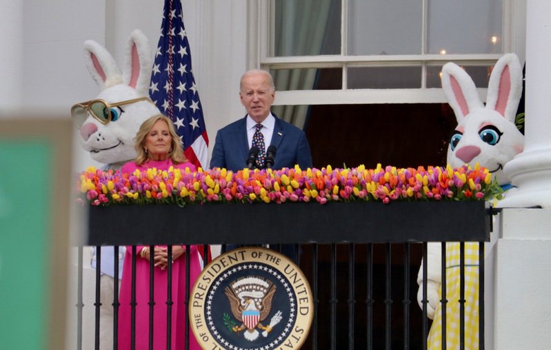 美国总统拜登夫妇1日主持在白宫举行的复活节滚彩蛋活动，欢迎约4万名大小朋友同乐。记者张文馨／摄影(photo:UDN)