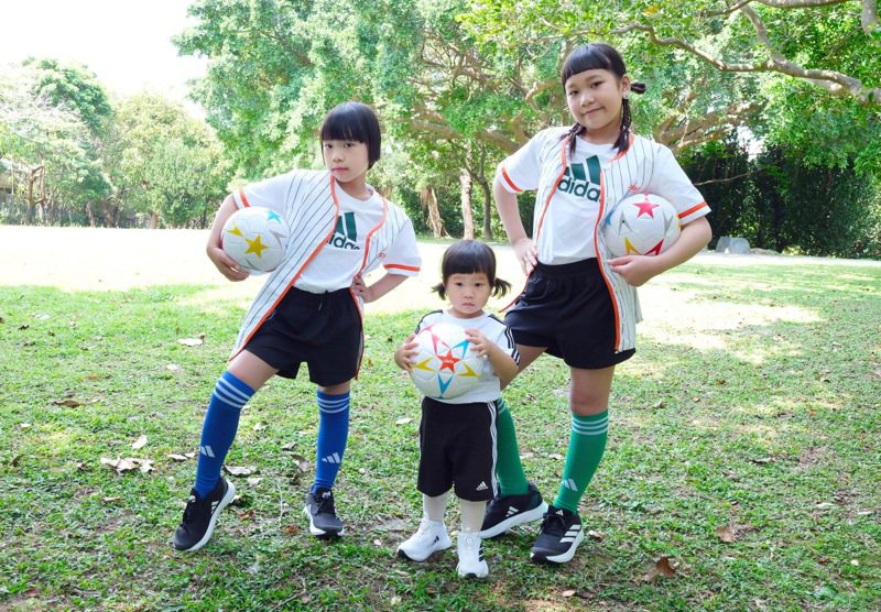 「胖球人生」姊妹总动员，化身足球队长热邀大小朋友一起FUN心玩。图／丽婴房提供