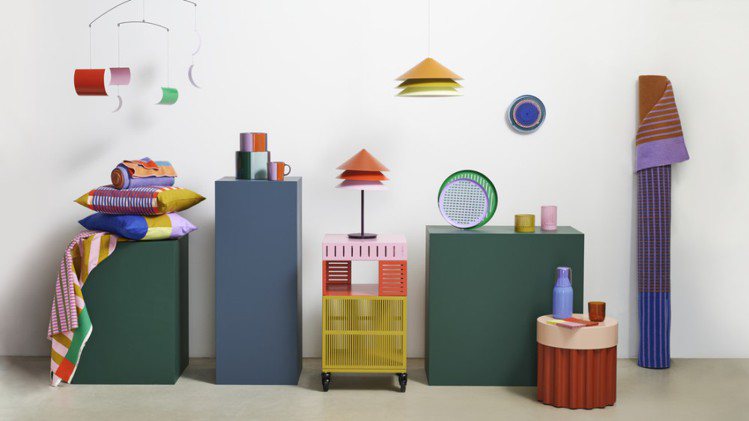 IKEA與荷蘭色彩專家、設計師雙人組Raw Color攜手合作的TESAMMANS聯名系列，即日起開賣。圖／IKEA提供