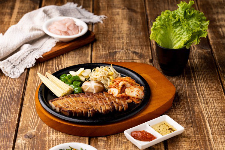 北村豆腐家「經典韓式菜包肉」，258元。圖／豆府餐飲集團提供