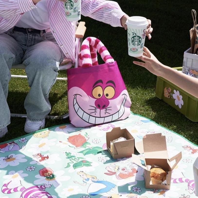 愛麗絲收納包和野餐墊組合。圖片來源：星巴克微博