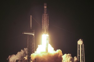 SpaceX公司次世代「星艦」火箭系統，是馬斯克往返地球與火星雄心的運載工具。圖為它今年3月14日第三度試飛。美聯社