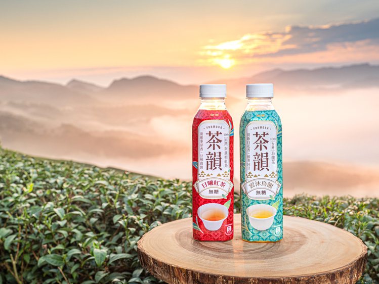 金車茶韻推出「雲沐烏龍」和「日曦紅茶」兩款新品，主打100%嚴選台灣茶葉。圖/金車提供