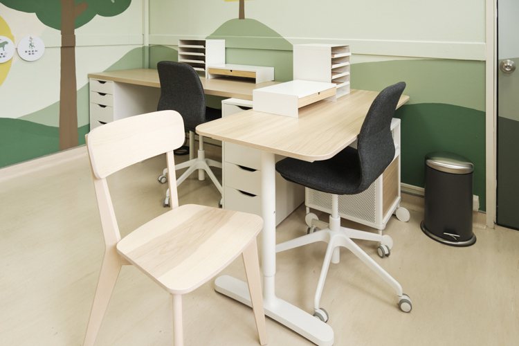 在診間中的家具，都採用圓角設計，避免碰撞危險。圖／IKEA提供