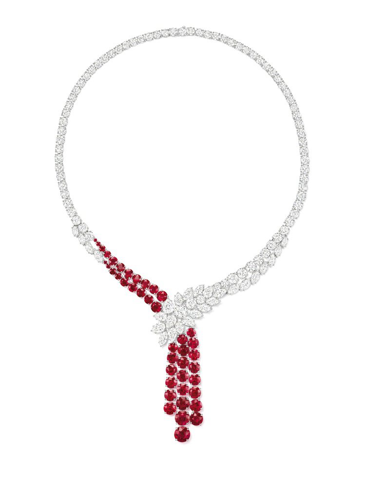 經典錦簇Cluster系列紅寶石鑽石項鍊，價格店洽。圖／Harry Winston提供