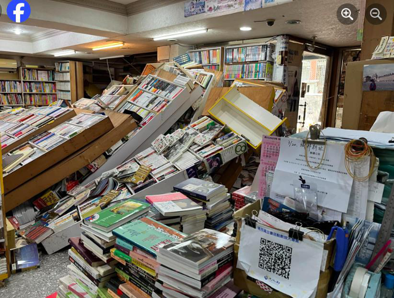 曾让总统蔡英文「突袭买书」的台北市水准书店，昨天上午7点58分地震后，整个书店一大面、一大面书柜应声倒，大量书籍也杂乱堆叠，整个书店「一片狼藉」。图／引用自水准书店脸书