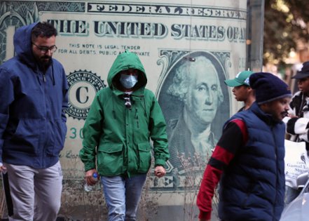 美元強勢，匯率焦慮正向全球蔓延。 歐新社