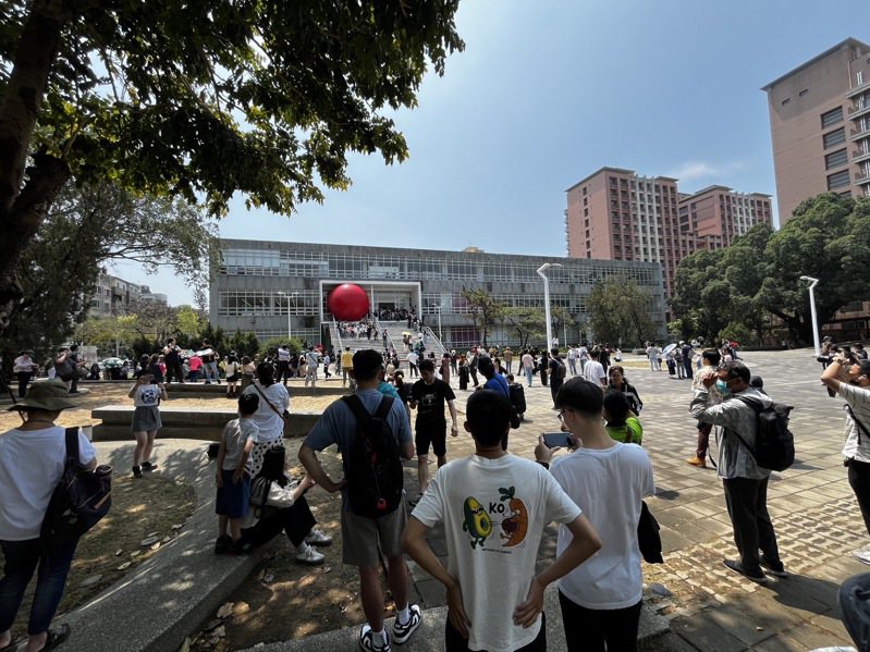 红球计划在台南掀热潮，所到之处受到民众喜爱。图／南市府提供