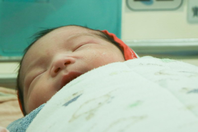 衛福部統計，台灣去年嬰兒死亡率為千分之4.4、新生兒死亡率為千分之2.8，已連續三年上升。本報資料照片