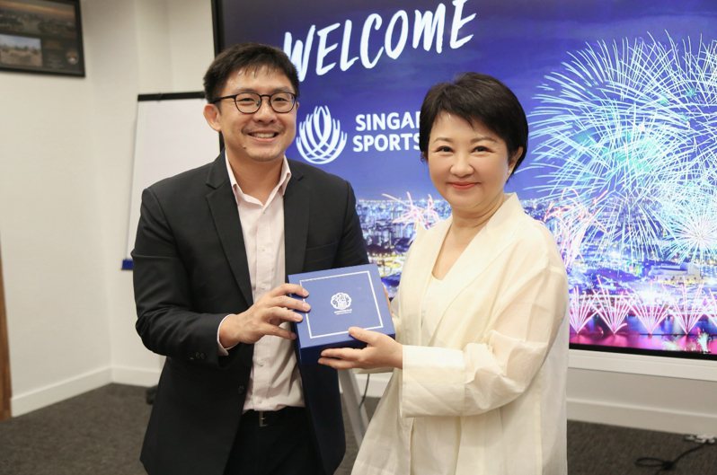 台中市長盧秀燕拜訪新加坡體育局，針對國際巨星連到新加坡舉辦演唱會，詳細詢問「關鍵」。圖／台中市新聞局提供