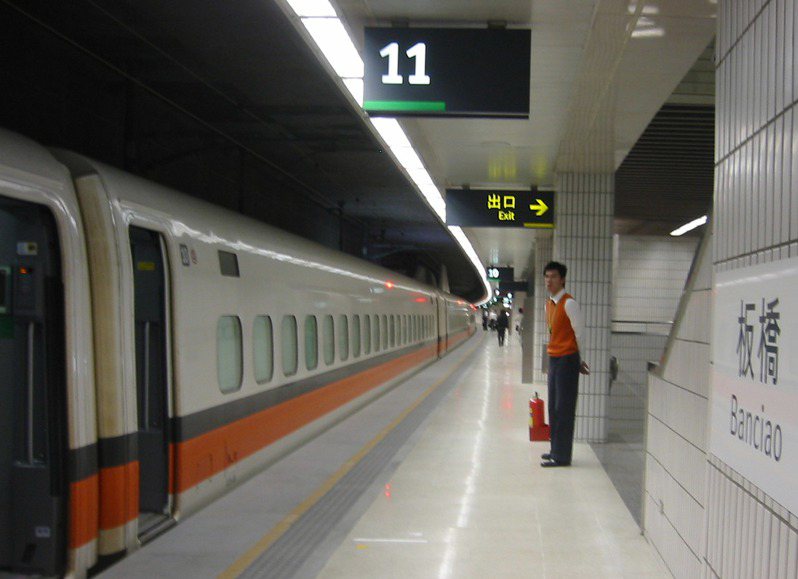 一名網友分享，有些人明明不能久站，搭高鐵卻仍買自由座，好奇是不是「看準台灣人會讓座」。圖／本報資料照