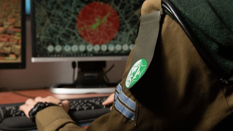 以色列軍方精銳網路情報部門「8200部隊」是全世界最強大的監控機關之一，指揮官身分嚴格保密，但衛報5日揭露現任指揮官的姓名，並且描述了他是怎麼在網路上暴露身分。照片翻攝：parstoday.ir