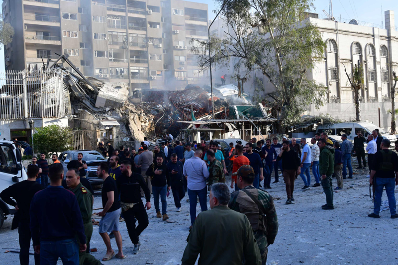 4月1日，以色列突然轟炸伊朗駐敘利亞的大使館附屬的領事建築，造成14人死亡。新華社