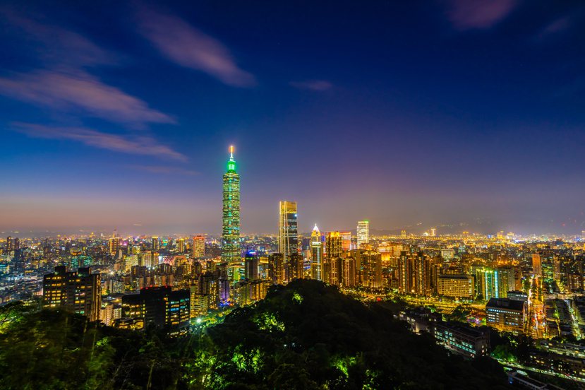 台灣因為都市與群山鄰近，有許多適合看夜景的地方。《Social Lab社群實驗室...