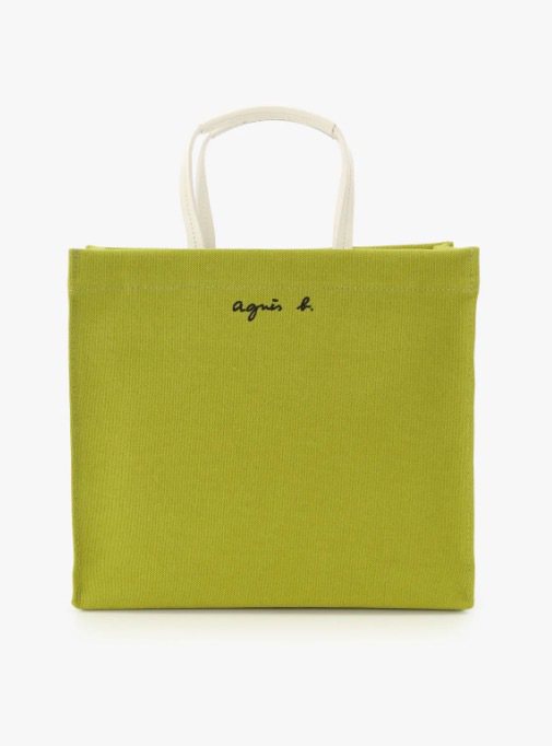 agnès b. VOYAGE系列刺繡Logo棉質方形托特包，4,280元。圖／agnès b.提供
