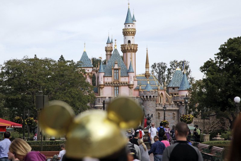 迪士尼（Disney）最賺錢的部門是擁有主題公園的體驗部門，為了保持優勢不墜，迪士尼打算未來十年加強投資600億美元。美聯社