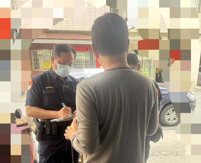警方今天找到在高雄捷运西子湾站电扶梯上尿尿的宋姓男子。记者林保光／翻摄