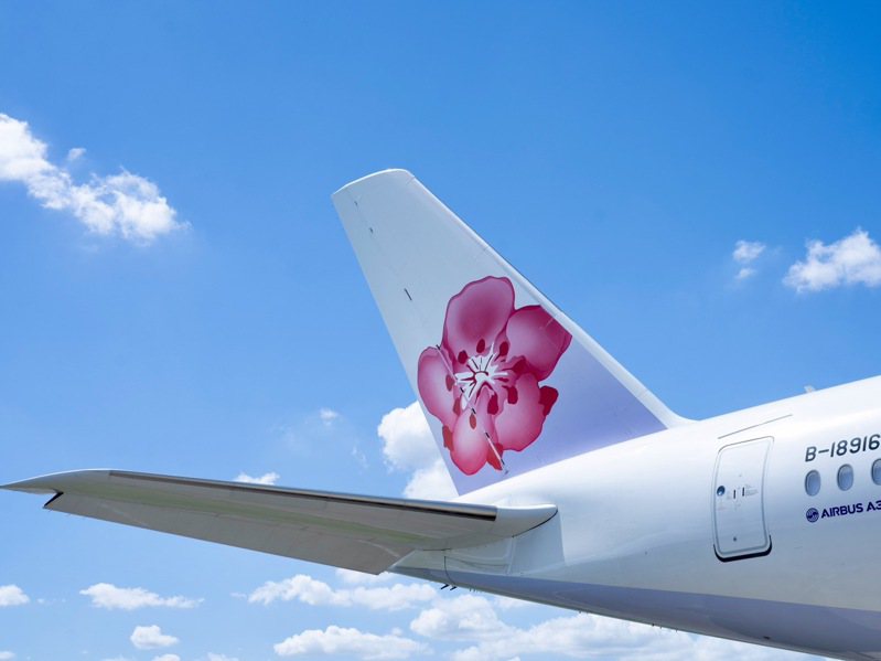華航8日宣布啟動2024年招募計畫，第一波包含客服人員、財會人員、資訊工程師及修護員等專業類別，預計延攬近百名航空人才。華航提供