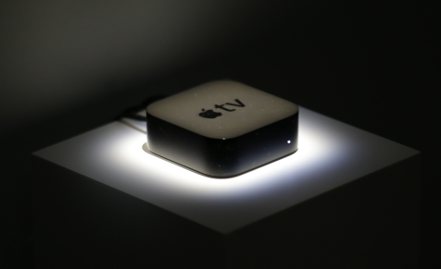 蘋果電視盒Apple TV傳將內建鏡頭支援視訊通話應用程式。美聯社