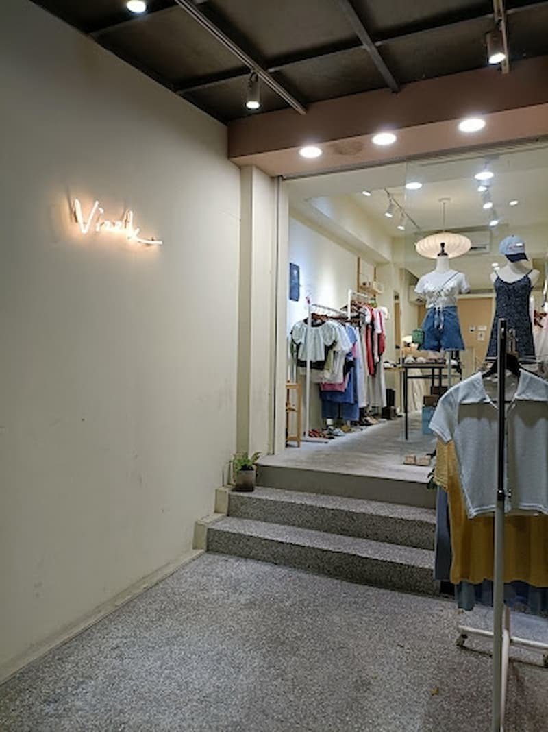 台北夜市「師大商圈」服飾店「Vizzle」。
圖片來源：Google