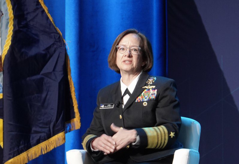 海军作战部长弗兰切蒂（Lisa Franchetti）。