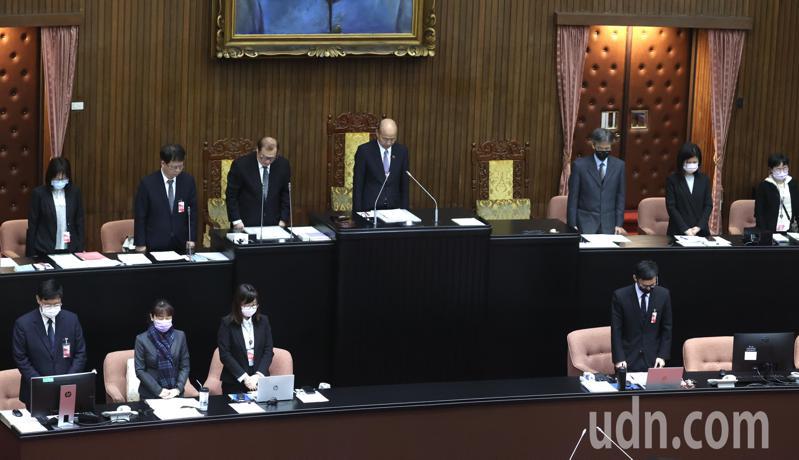 立法院上午举行院会，为悼念0403花莲地震罹难者，立法院在院长韩国瑜带领到场委员，一起默哀一分钟，愿逝者安息、伤者早日康复。记者曾吉松／摄影