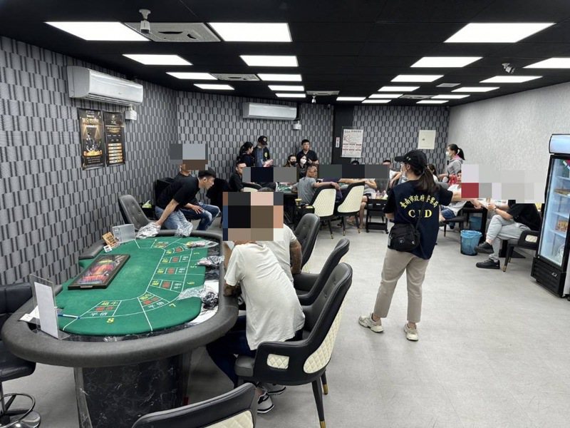 职业赌场变身桌游店，台南永康警方凌晨逮犯嫌赌客29人。记者周宗祯／翻摄