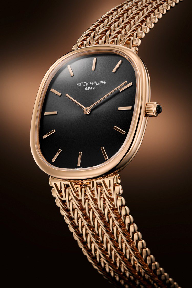 5738/1R-001 Golden Ellipse腕表，全新玫瑰金款並搭配手工組裝鏈帶與黑檀木色面盤，194萬6,000元。圖／百達翡麗提供