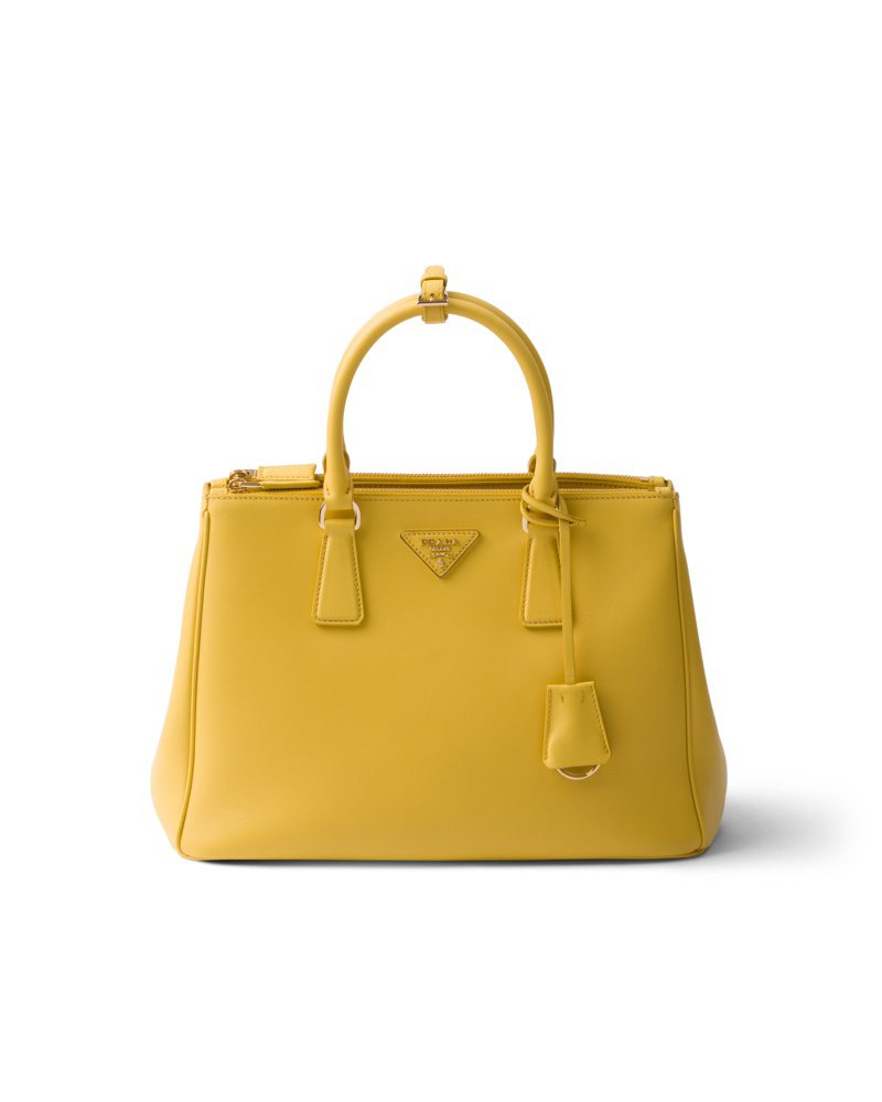 Prada Galleria黄色手提包，18万元。图／Prada提供
