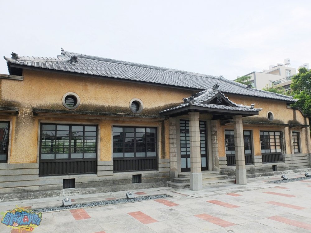 ▲屋架及木地板的用料皆為台灣紅檜，屋身外圍則為日本傳統“真壁造”，建築確實很有特色。