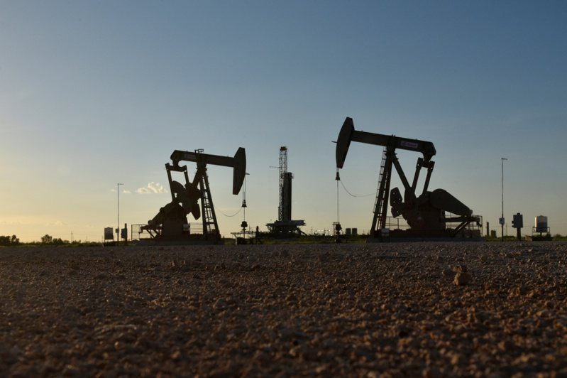 多家大型石油貿易商預期需求強勁，看好今年下半年油價。路透