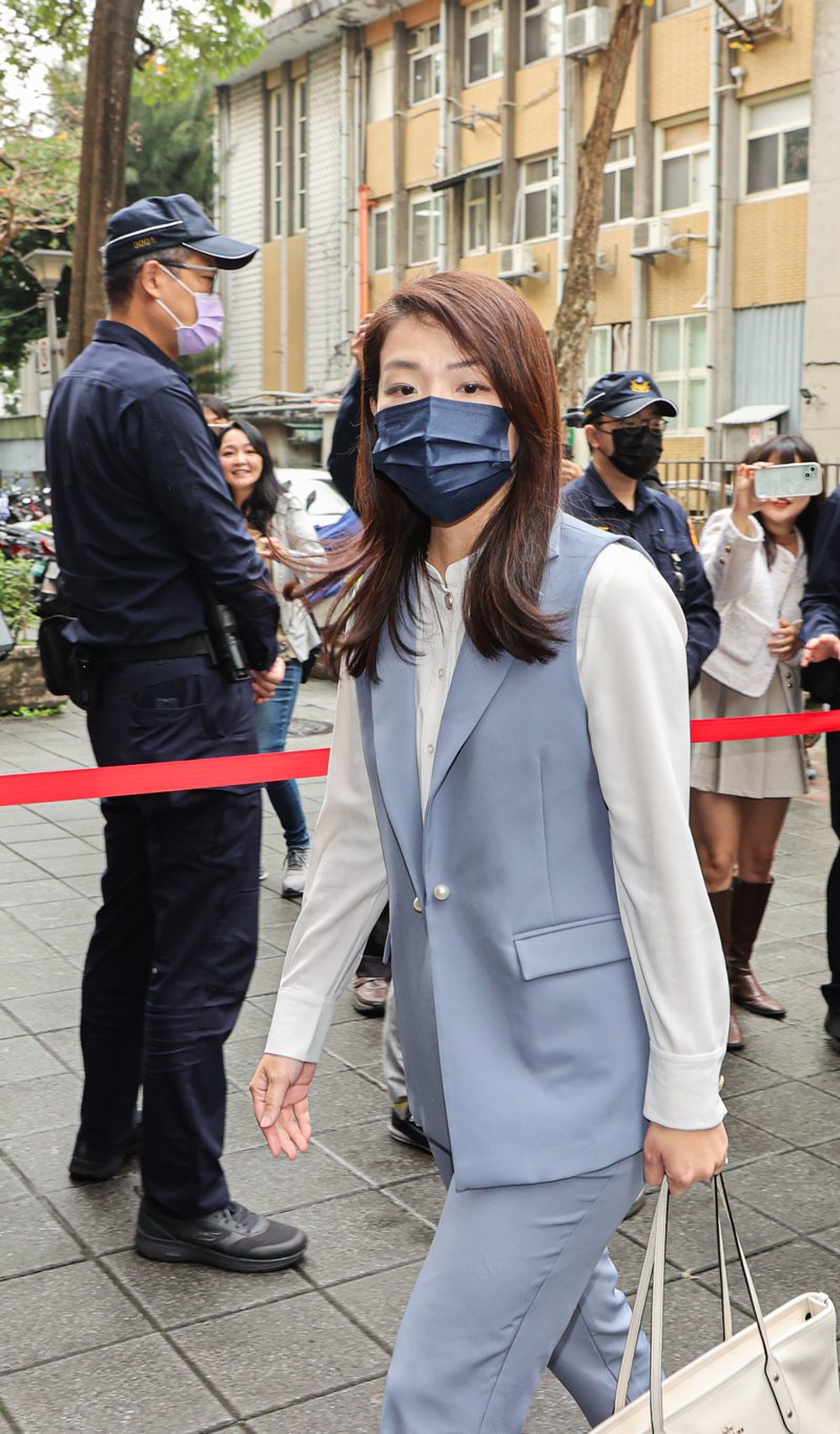 新竹市长高虹安上午前往法院因涉贪案出庭。记者曾原信／摄影
