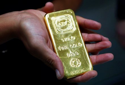 美銀分析師預估黃金今年第4季平均價格將達到每英兩2,500美元，2025年甚至可能衝上每英兩3,000美元。路透