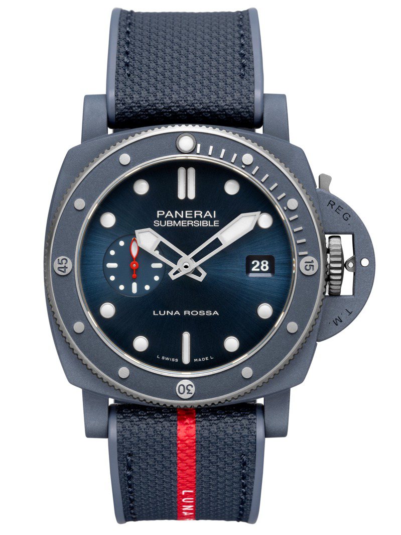 Submersible Quaranta Quattro Luna Rossa Ti-Ceramitech钛金属陶瓷腕表蓝面款，表壳为历时7年研发创新材质，预计7月上专卖店限定，51万元。图／沛纳海提供