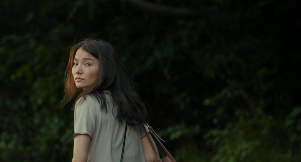 香港新導演祝紫嫣在首部長片《但願人長久》演出主角林子圓成人時期。 圖／甲上娛樂