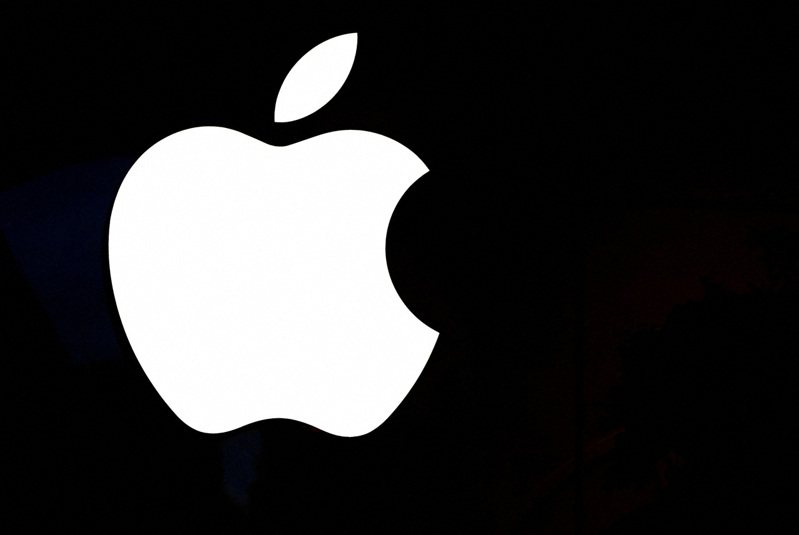 iPhone製造商蘋果公司對印度及其他91個國家的特定使用者發出威脅通知電子郵件，警告他們可能成為傭兵間諜軟體攻擊的受害者。 路透社