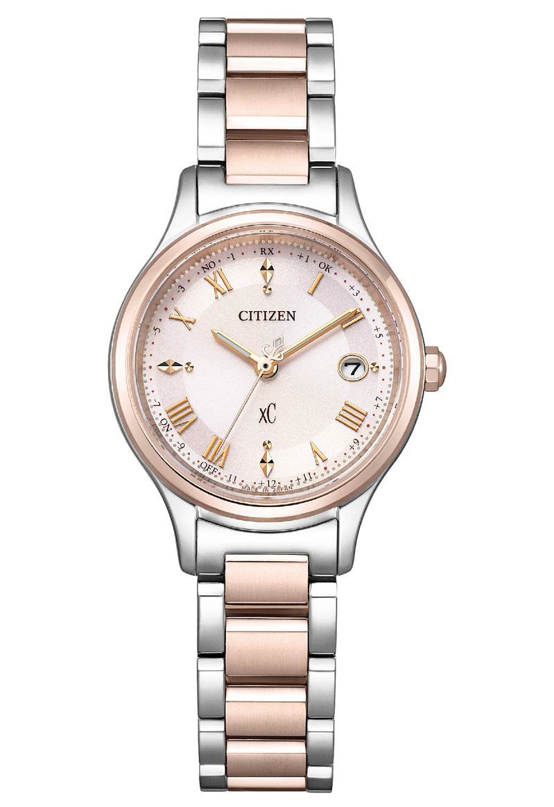 CITIZEN xC系列光动能全球电波对时ES9496-64W腕表，镀樱花粉红金Sakura pink钛金属表壳与表炼，约32,800元。图／CITIZEN提供