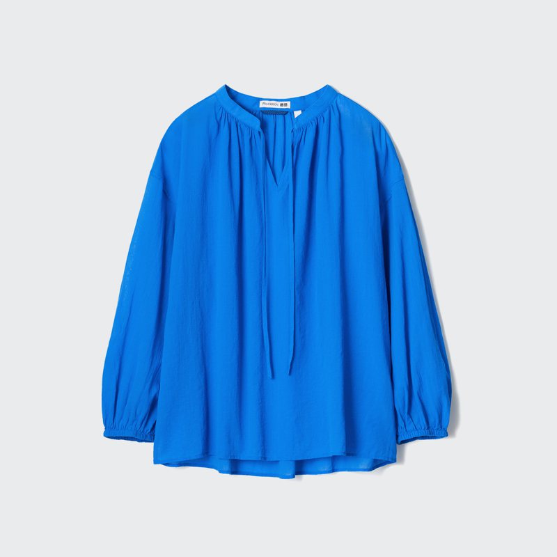 UNIQLO联名JW ANDERSON系列女装棉质透肤澎袖抓皱上衣，990元。图／UNIQLO提供