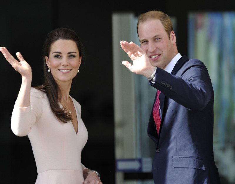 舆观（Yougov）9日公布最新民调显示，凯特宣布罹癌后，现在是最受英国民众欢迎的王室成员，挤下威廉王子。美联社