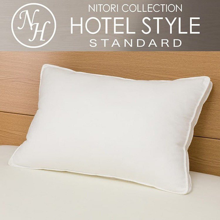 宜得利飯店式樣枕 枕頭原價599元、降價為549元。圖／宜得利提供